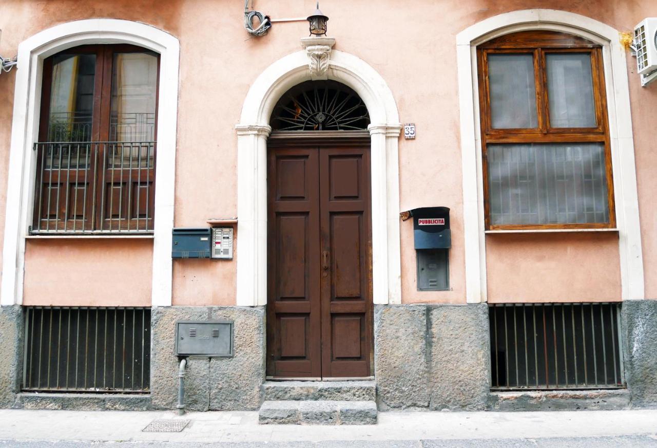 Ninetti Guest House - Apt Centro Storico Catánia Buitenkant foto