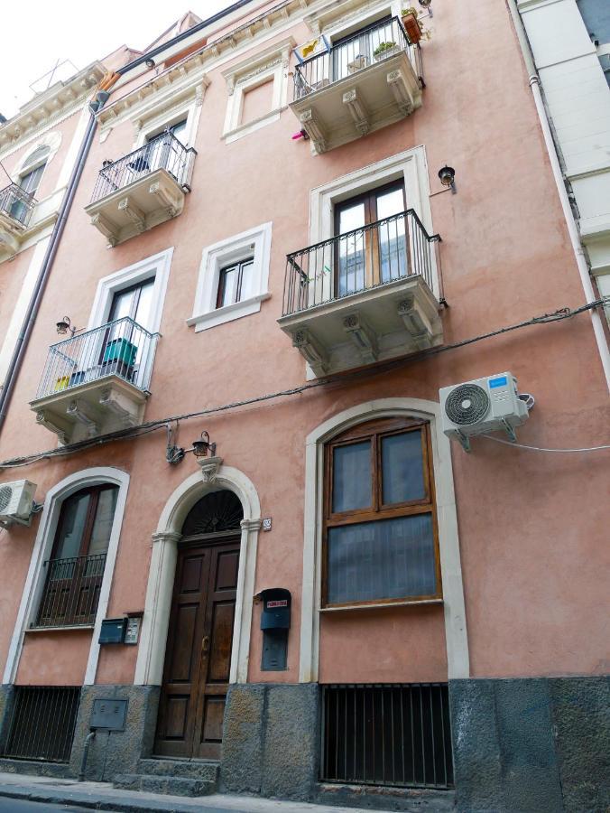 Ninetti Guest House - Apt Centro Storico Catánia Buitenkant foto